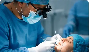 Intervention de chirurgie maxillo-faciale réalisée par une équipe médicale spécialisée à la Clinique Assalam à Tanger.